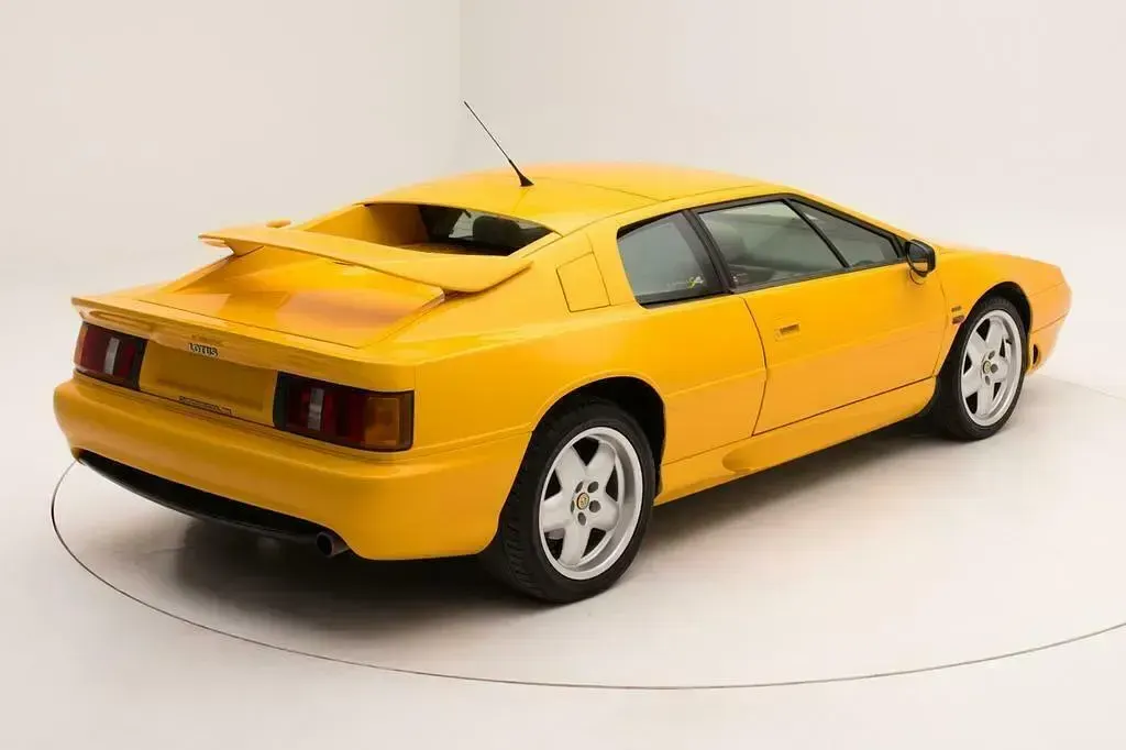 Używany Lotus Esprit 268 KM (197 kW) 1993 Żółty Coupe