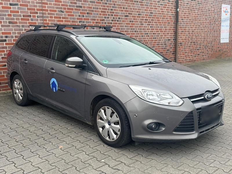 Grau Gebraucht 2014 Ford Focus Kombi | 999 € (Superpreis) - Bild 1/4