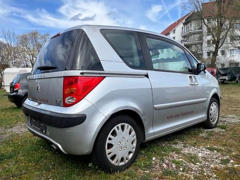 Gebraucht Peugeot 1007 Premium 109 PS (80 kW) 2008 Lackierung aluminiumgrau/metall (metallic) Van / Kleinbus