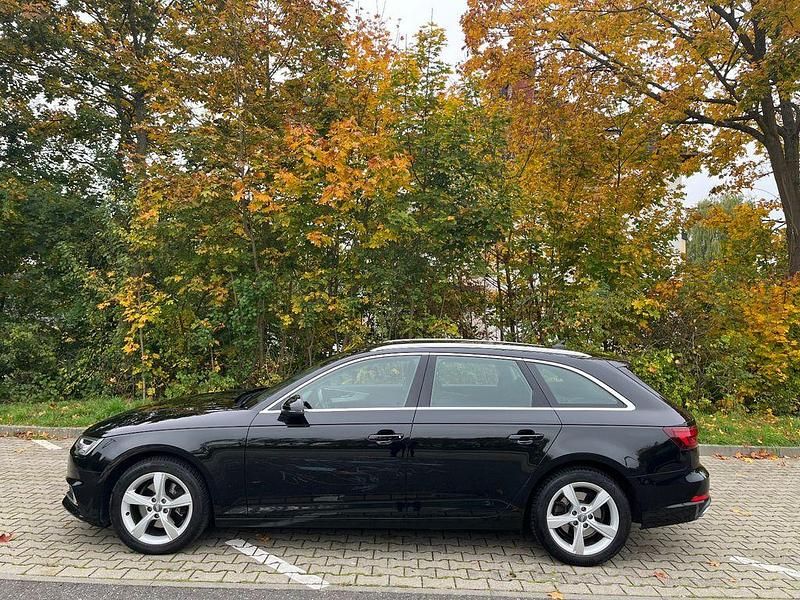 Schwarz Gebraucht 2019 Audi A4 Sport Kombi | 21.850 € (Guter Preis) - Bild 1/4