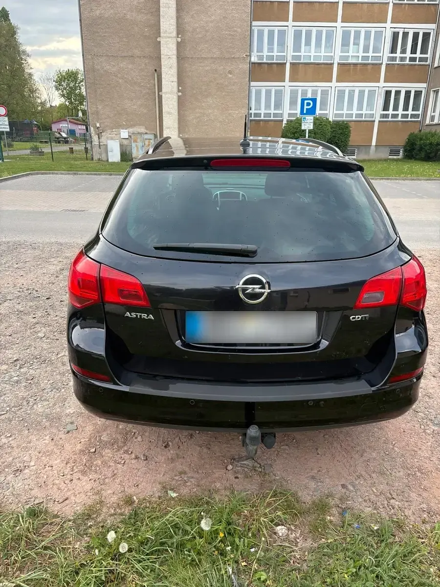 Gebraucht Opel Astra 125 PS (91 kW) 2011 Schwarz Kombi