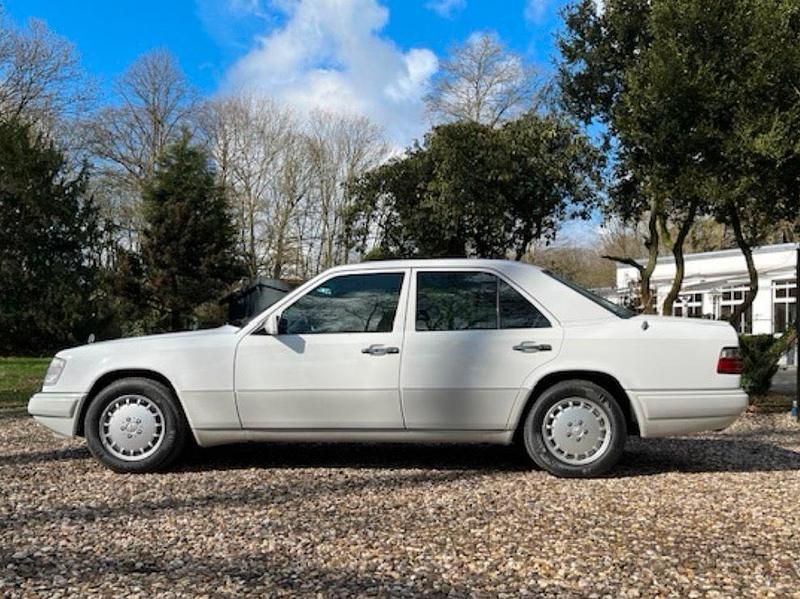 Gebraucht Mercedes E320 220 PS (161 kW) 1994 Weiß Limousine