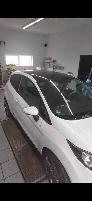 Gebraucht Ford Fiesta SYNC Edition 80 PS (58 kW) 2013 Weiß Kleinwagen