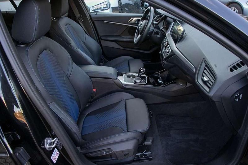 Gebraucht BMW 120 M Sport 190 PS (139 kW) 2023 Black saphire metallic Kleinwagen