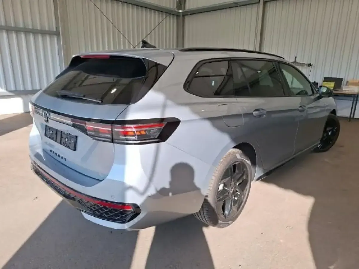Gebraucht VW Passat R-line 272 PS (200 kW) 2025 Kombi