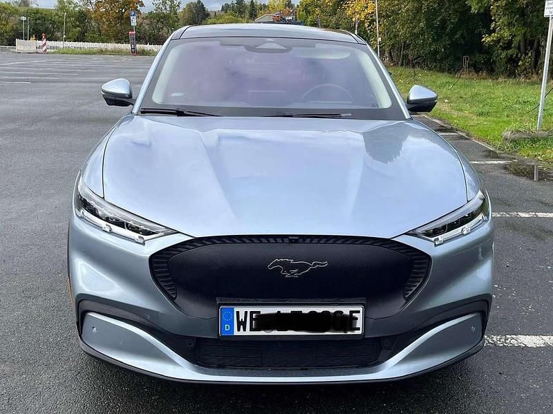 Silber Gebraucht 2022 Ford Mustang Mach-E SUV | 34.000 € (Superpreis) - Bild 1/4