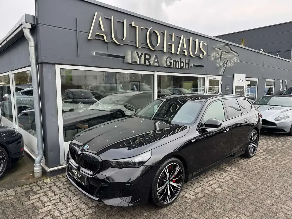 Gebraucht BMW 540 M Sport 303 PS (222 kW) 2025 Schwarz Kombi