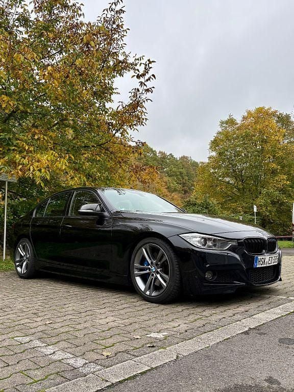 Schwarz Gebraucht 2012 BMW 335 M Sport Limousine | 17.900 € (Fairer Preis) - Bild 1/4