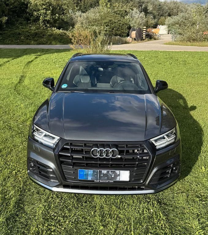 Grau Gebraucht 2020 Audi Q5 Sport SUV | 35.490 € (Guter Preis) - Bild 1/4
