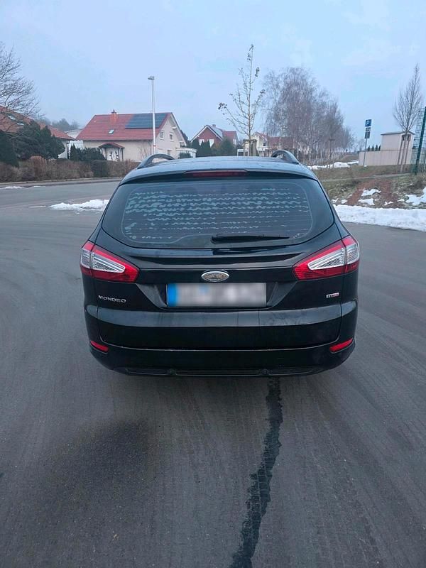 Gebraucht Ford Mondeo 140 PS (102 kW) 2011 Schwarz Kombi