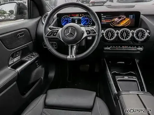 Second-hand Mercedes EQA250 Advanced 139 kW (190 CP) 2025 Negru SUV