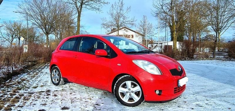 Gebraucht Toyota Yaris 68 PS (50 kW) 2006 Rot Kleinwagen