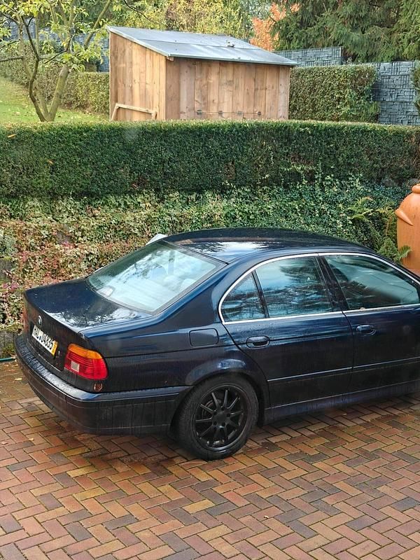 Blau Gebraucht 2001 BMW 520 Limousine | 2.500 € (Guter Preis) - Bild 1/2