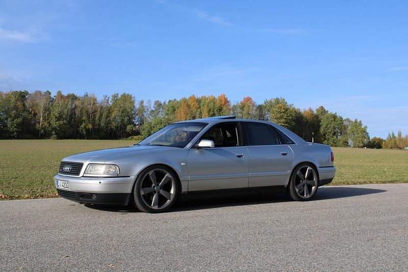 Silber Gebraucht 1999 Audi A8 Limousine | 9.600 € - Bild 1/4
