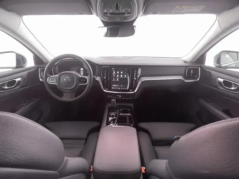 Gebraucht Volvo V60 Plus 455 PS (334 kW) 2024 Blau Kombi