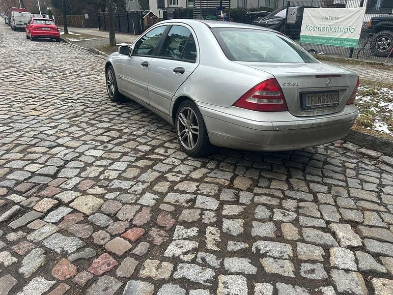 Gebraucht Mercedes 240 170 PS (125 kW) 2001 Silber Limousine