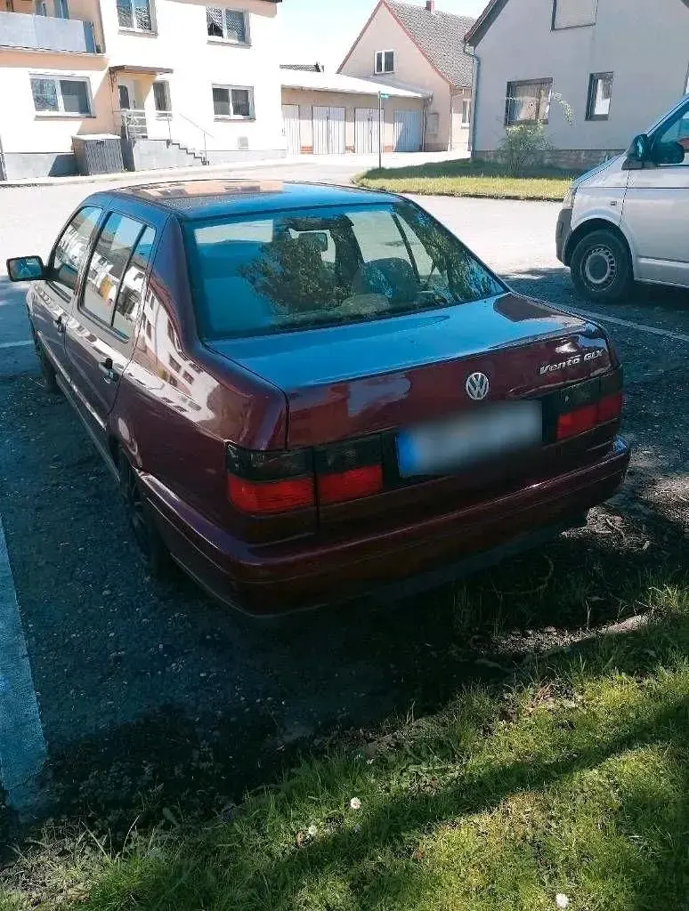 Second-hand VW Vento 90 CP (66 kW) 1995 Roșu Berlinǎ