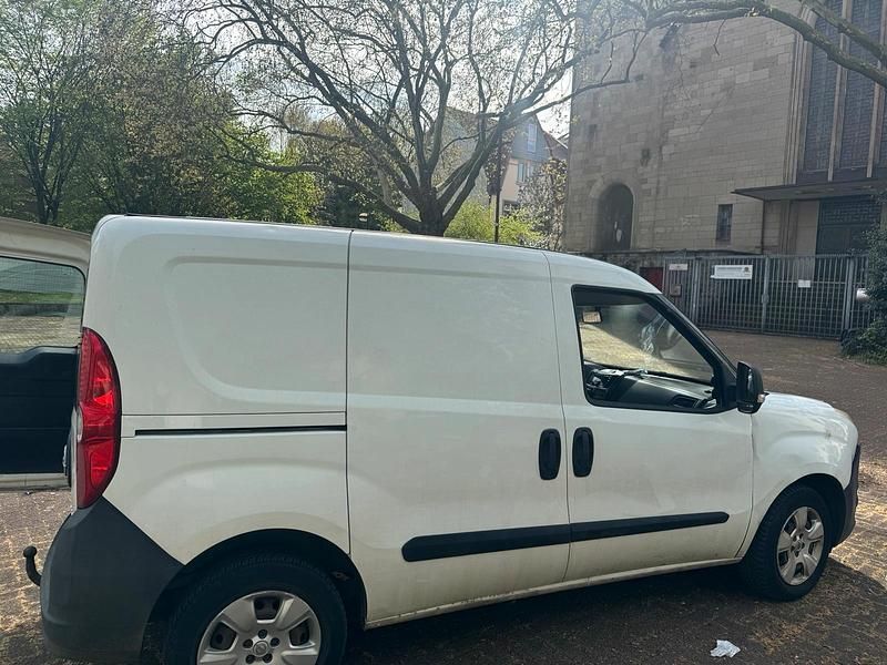 Second-hand Opel Combo 90 CP (66 kW) 2012 Alb Monovolum