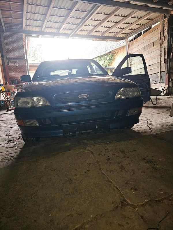 Blau Gebraucht 1994 Ford Escort Coupé | 2.400 € - Bild 1/4