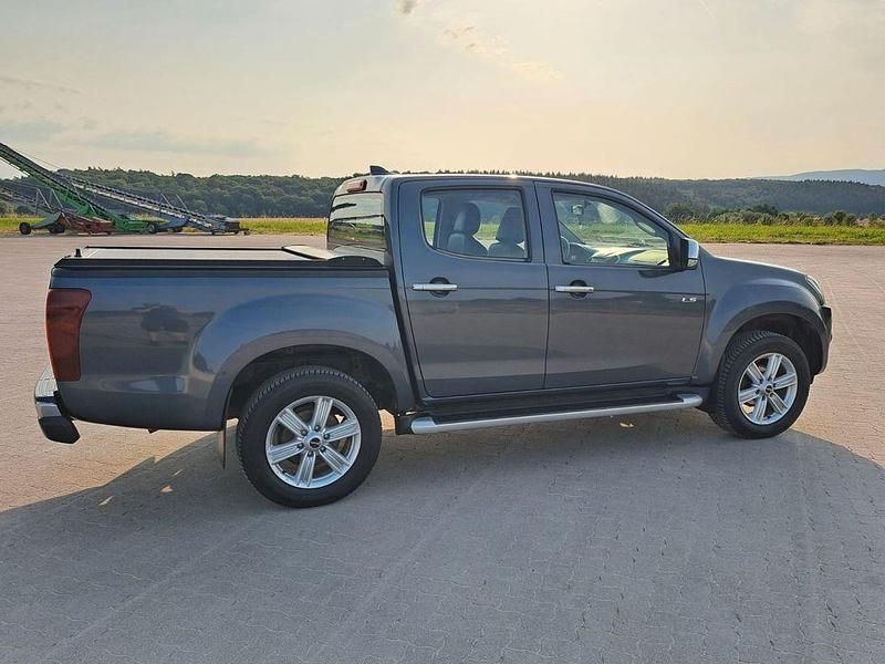 Gebraucht Isuzu D-Max 163 PS (119 kW) 2017 Grau SUV