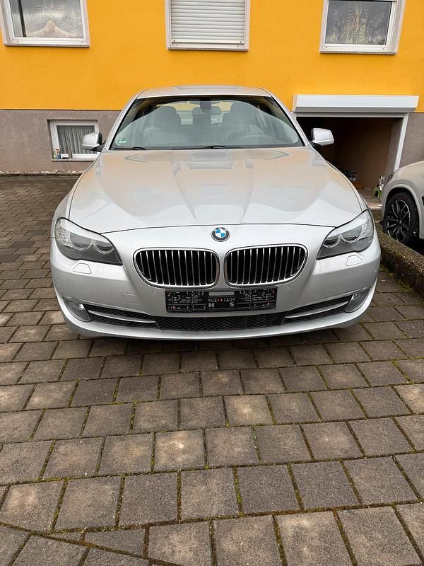 Gebraucht BMW 523 204 PS (150 kW) 2010 Silber Limousine