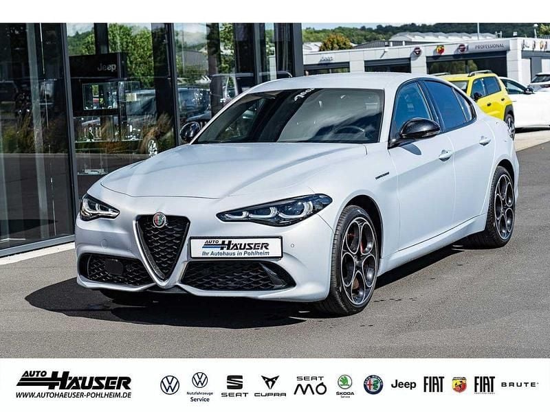 Grau Gebraucht 2024 Alfa Romeo Giulia Competizione Limousine | 39.485 € (Fairer Preis) - Bild 1/4