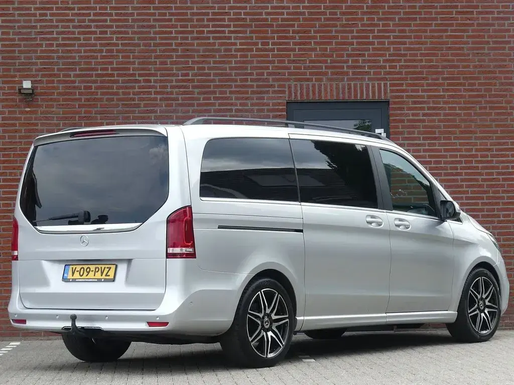 Gebraucht Mercedes V300 Exclusive 237 PS (174 kW) 2022 Grau Van / Kleinbus