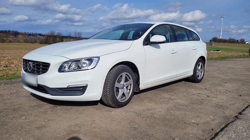 Gebraucht Volvo V60 152 PS (111 kW) 2017 Weiß Kombi