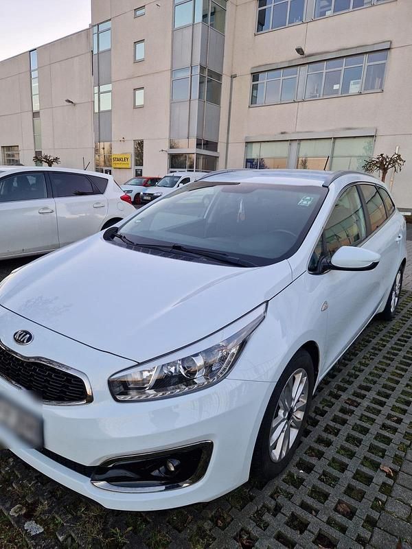 Gebraucht Kia Ceed 101 PS (74 kW) 2015 Weiß Kleinwagen