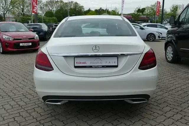 Gebraucht Mercedes C180 156 PS (114 kW) 2018 Weiss Limousine