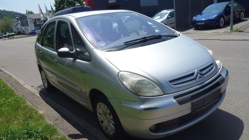 Silber Gebraucht 2004 Citroën Xsara Picasso Van / Kleinbus | 1.795 € (Fairer Preis) - Bild 1/2