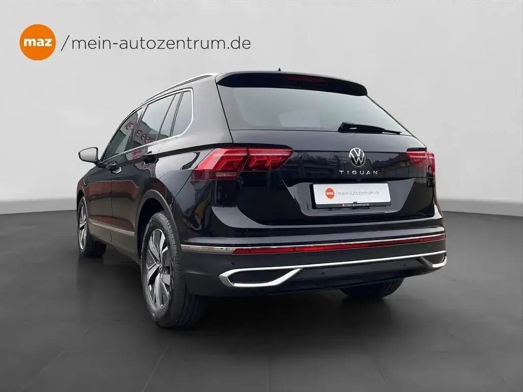 Gebraucht VW Tiguan Elegance 245 PS (180 kW) 2022 Deep black perleffekt SUV