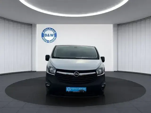 Gebraucht Opel Vivaro 95 PS (69 kW) 2018 Weiß Van / Kleinbus