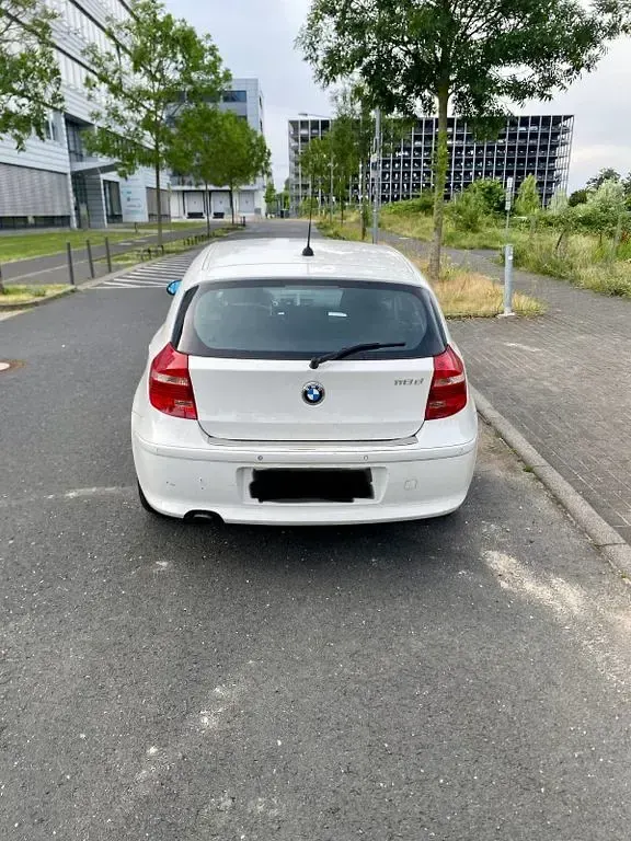 Gebraucht BMW 118 Sport Line 143 PS (105 kW) 2008 Weiß Kleinwagen