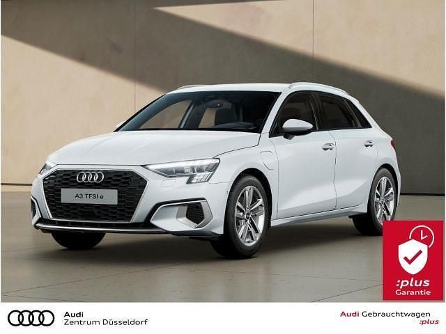 Gletscherweiß metallic Gebraucht 2023 Audi A3 Sportback e-tron Advanced Limousine | 31.110 € (Etwas zu teuer) - Bild 1/3