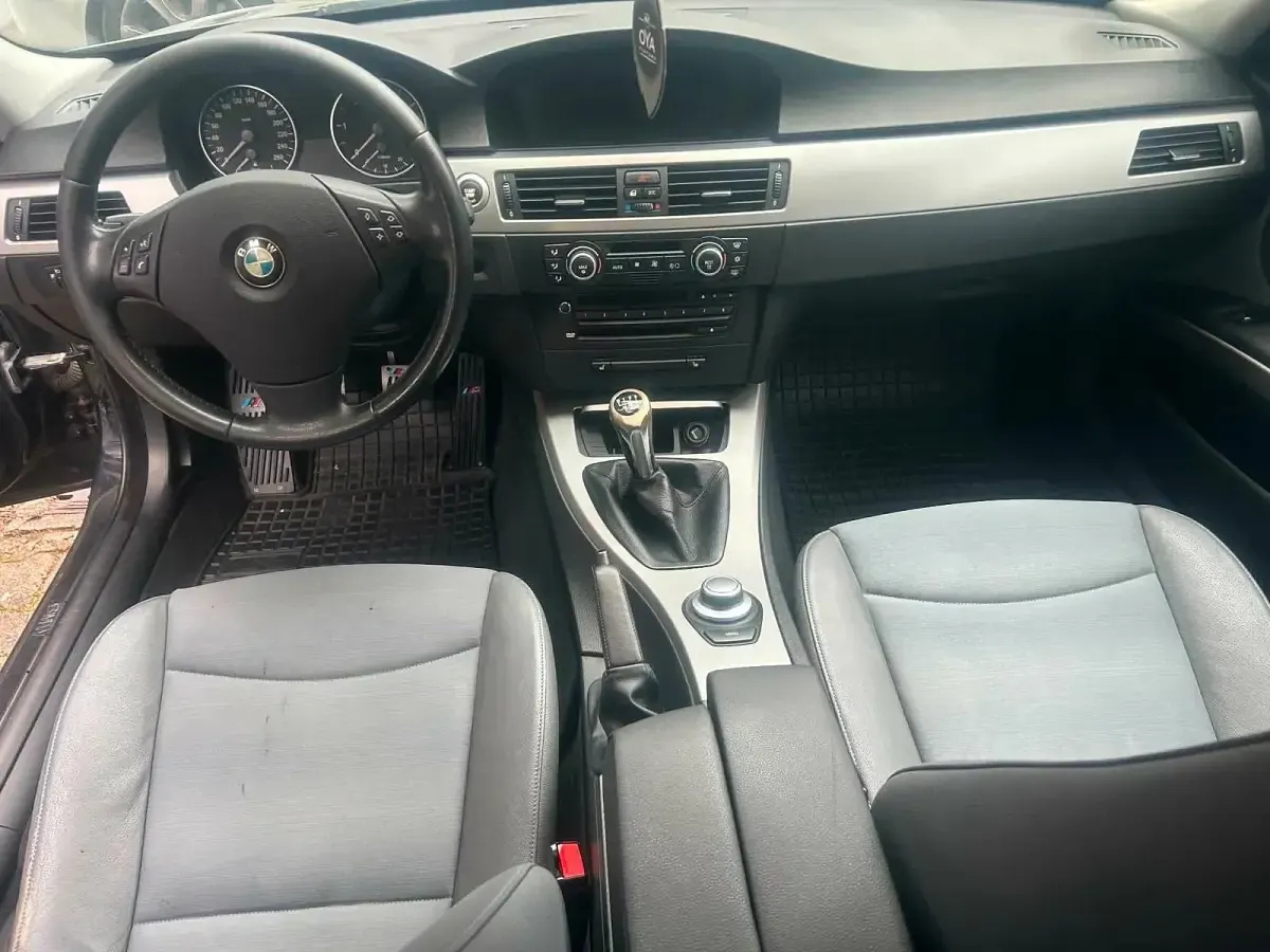 Gebraucht BMW 320 163 PS (119 kW) 2007 Schwarz Kombi