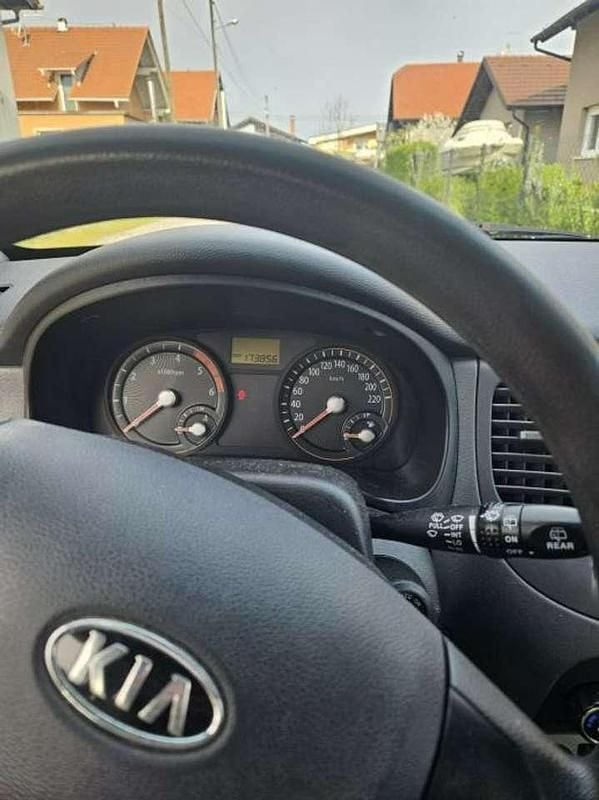 Gebraucht Kia Rio 110 PS (80 kW) 2006 Limousine