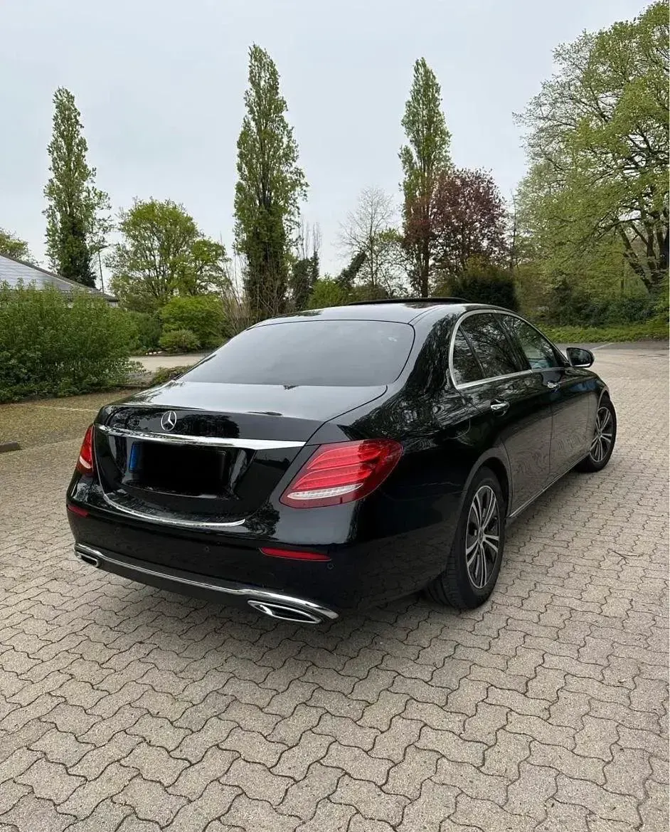 Second-hand Mercedes E220 193 CP (141 kW) 2020 Negru Berlinǎ