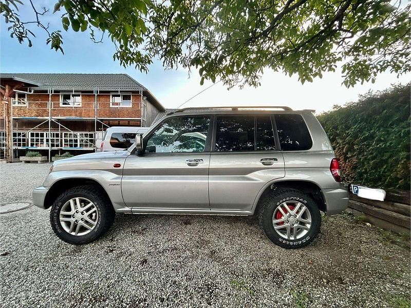 Silber Gebraucht 2002 Mitsubishi Pajero SUV | 9.999 € - Bild 1/4