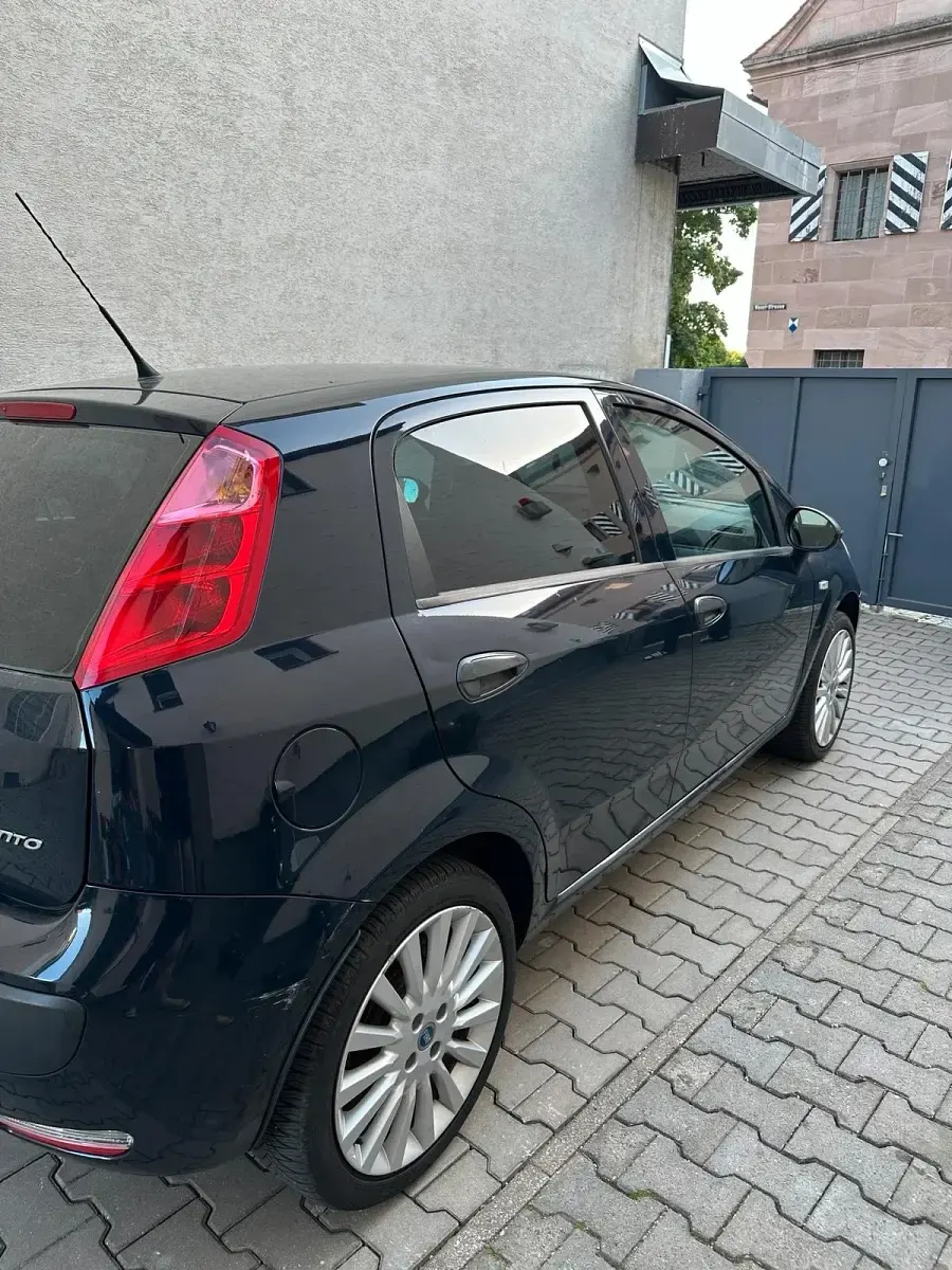 Gebraucht Fiat Punto 62 PS (45 kW) 2009 Blau Kleinwagen