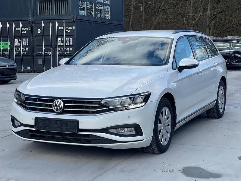 Gebraucht VW Passat 150 PS (110 kW) 2020 Weiß Kombi