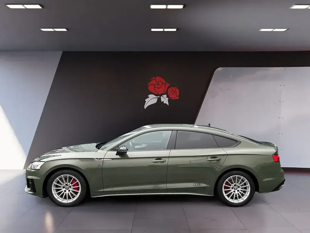 Gebraucht Audi A5 Sportback Ambiente 204 PS (150 kW) 2022 Distriktgrün metallic Kleinwagen