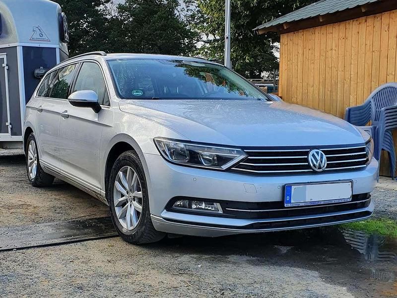 Silber Gebraucht 2015 VW Passat Comfortline Kombi | 13.900 € (Etwas zu teuer) - Bild 1/1