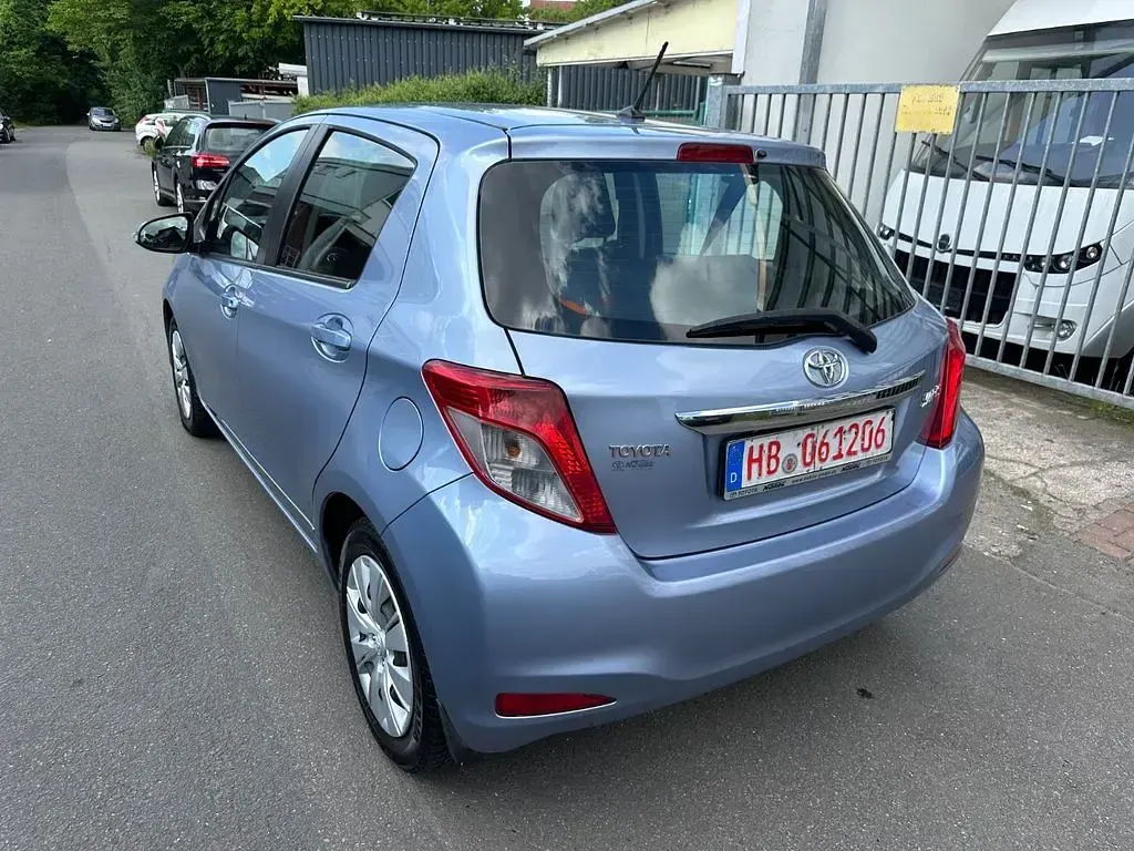 Gebraucht Toyota Yaris Life 99 PS (72 kW) 2012 Blau Kleinwagen