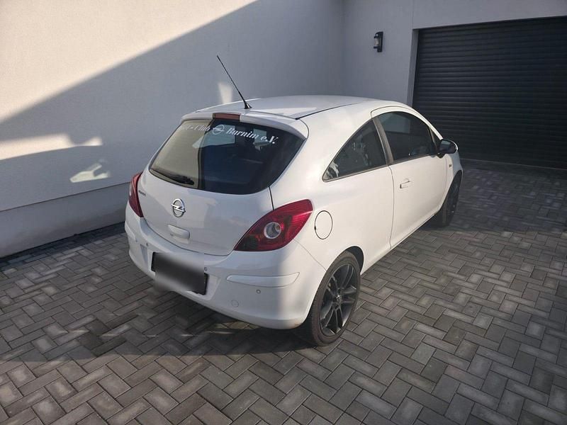 Używany Opel Corsa 69 KM (50 kW) 2014 Biały Hatchback
