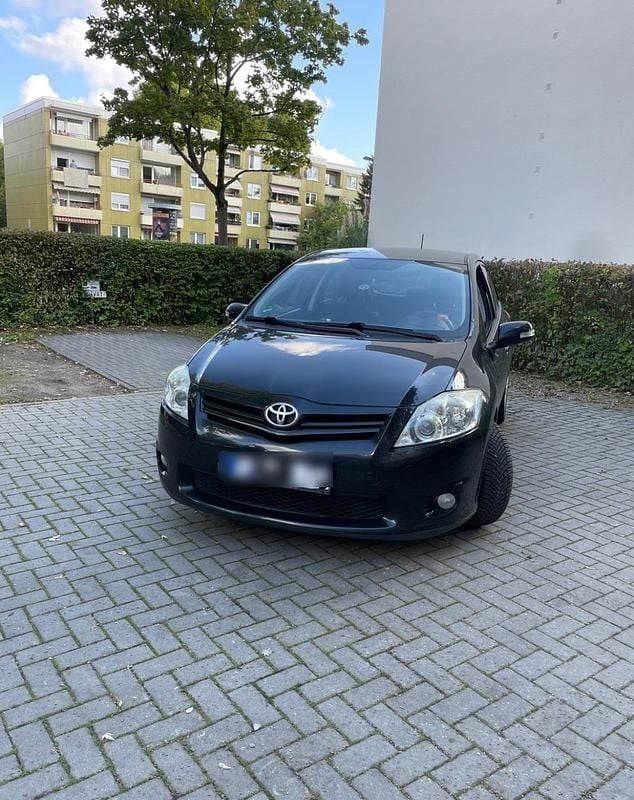Schwarz Gebraucht 2010 Toyota Auris Limousine | 5.500 € (Fairer Preis) - Bild 1/4