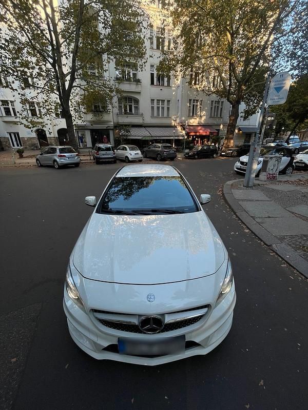 Gebraucht Mercedes CLA180 AMG line 122 PS (89 kW) 2015 Weiß Limousine