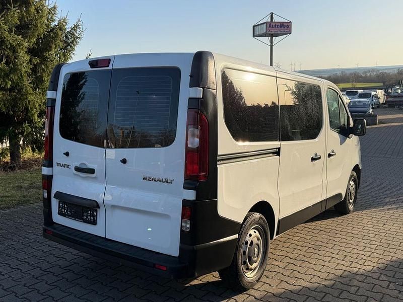 Gebraucht Renault Trafic Komfort 120 PS (88 kW) 2016 Silber Van / Kleinbus