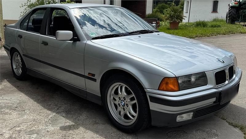 Gebraucht BMW 323 170 PS (125 kW) 1995 Silber Limousine