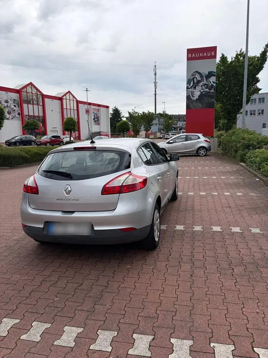 Gebraucht Renault Mégane Expression 101 PS (74 kW) 2012 Silber Limousine